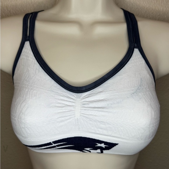 NUX Other - NUX White and Black Sports Bra